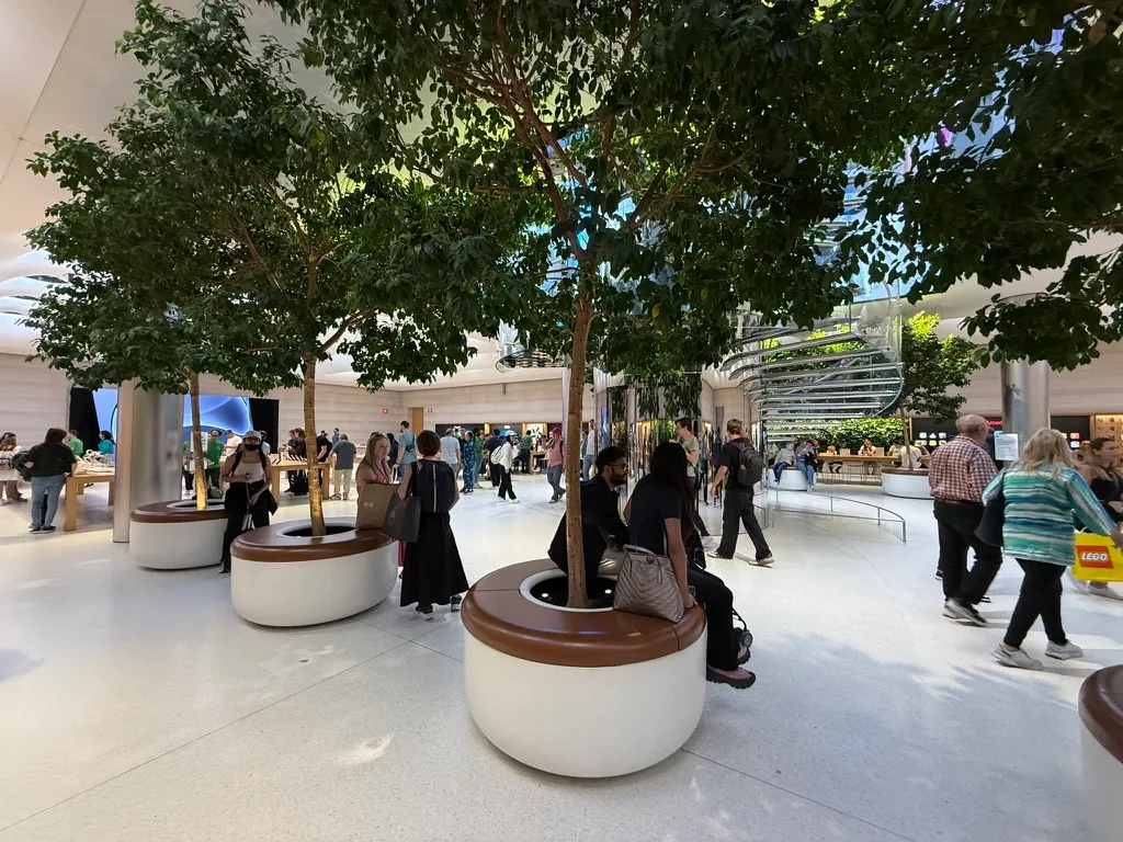 Inside the Apple Store