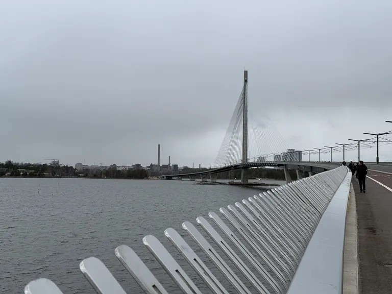 Seeing the Crown Bridge