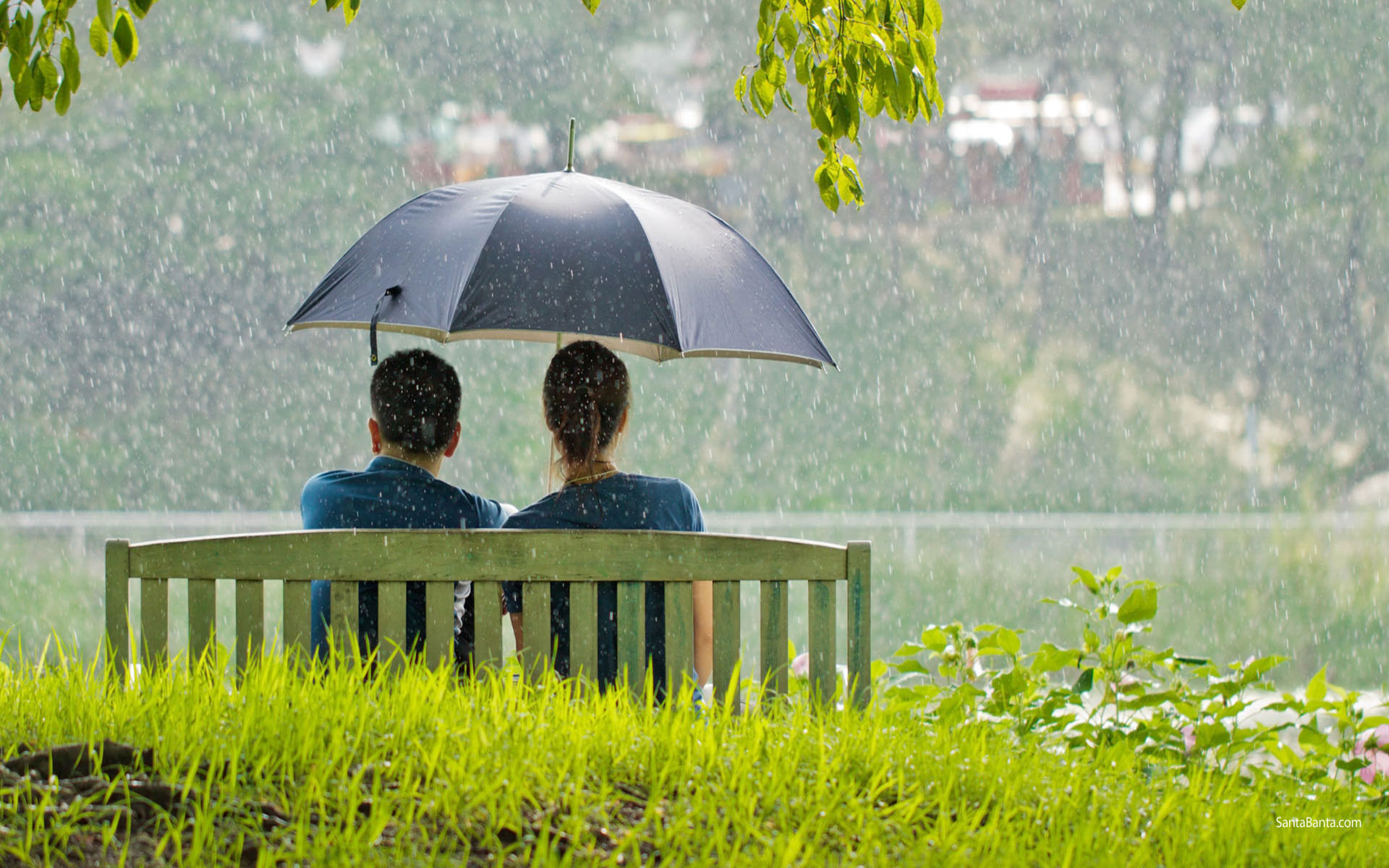 Romantic-couple-sitting-in-park-while-raining.jpg